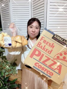 コストコ商品と山梨恋活コミュニティスタッフのちーちゃんの画像
